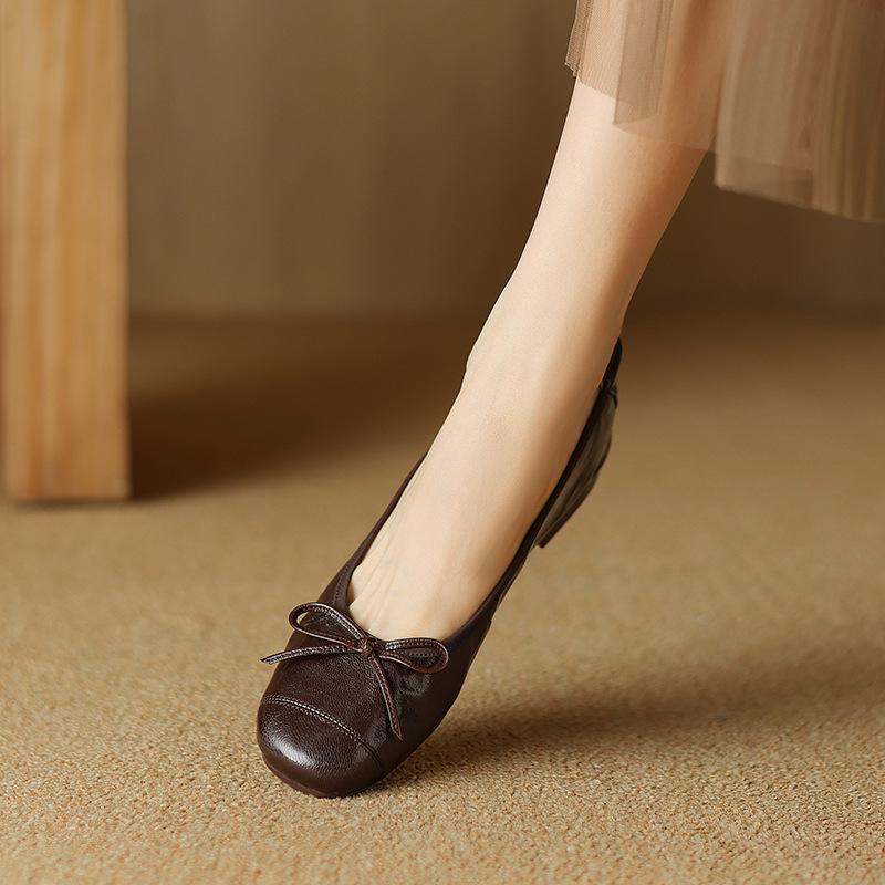 Französische Ballerinas aus weichem Leder mit flacher Sohle Damen 2025 neu Frühling und Herbst runde Spitze flacher Ausschnitt Einzelne Schuhe zum Hineinschlüpfen Oma-Schuhe