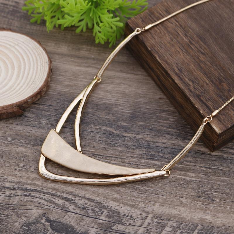 

Новое матовое геометрическое ожерелье неправильной формы, женская креативная высококлассная полая геометрическая линия, шейная цепочка