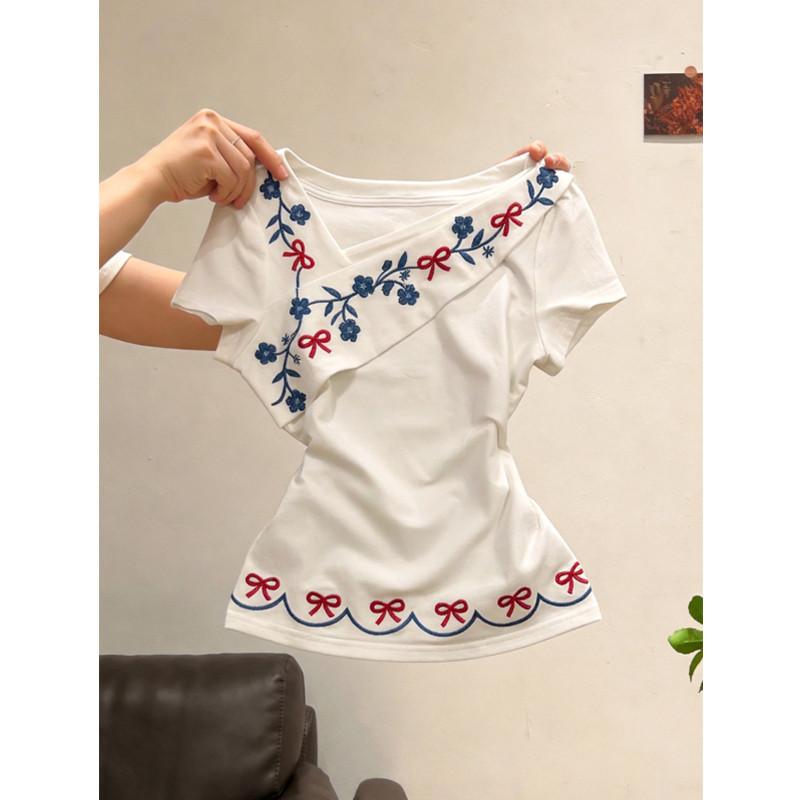 White flower embroidered slanted shoulder versatile short-sleeved T-shirt women's summer retro temperament slim-fitting waist and thin top