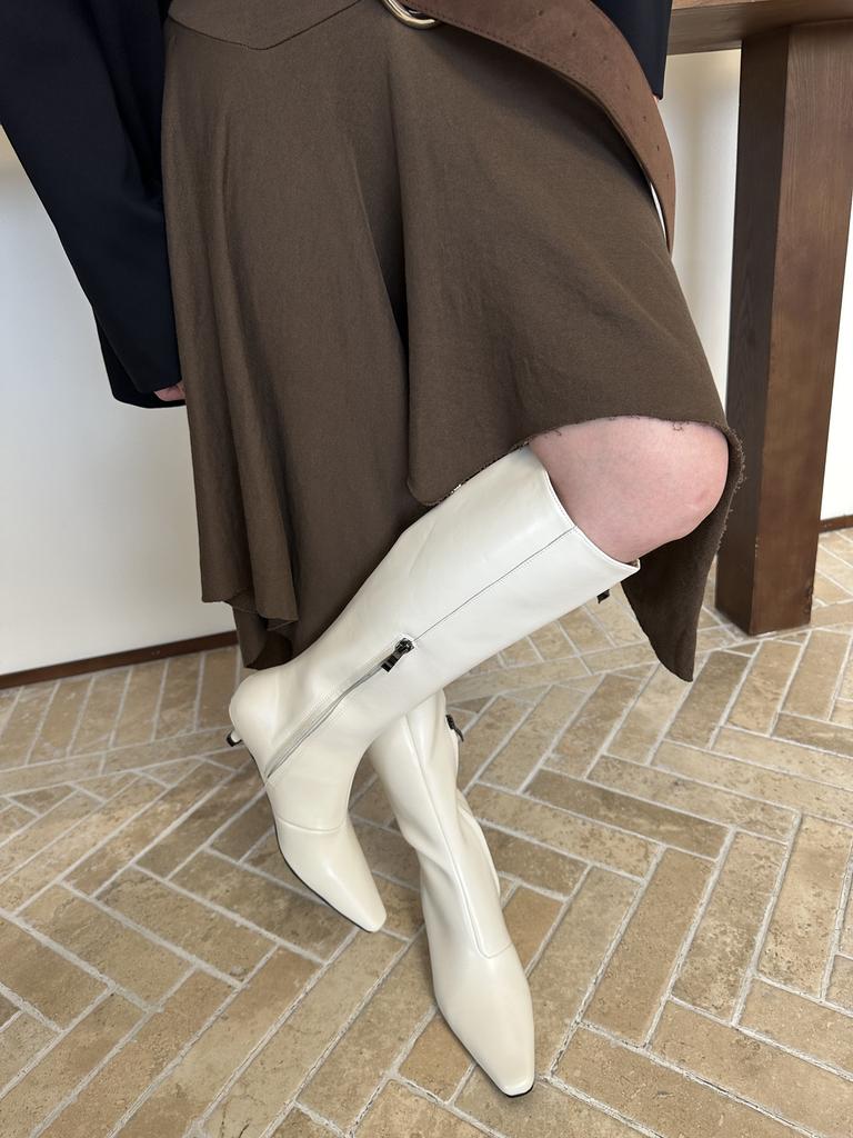 Korean version of thin heel pointed boots for women's 2025 autumn and winter new versatile women's boots sleeve fashion boots European and America