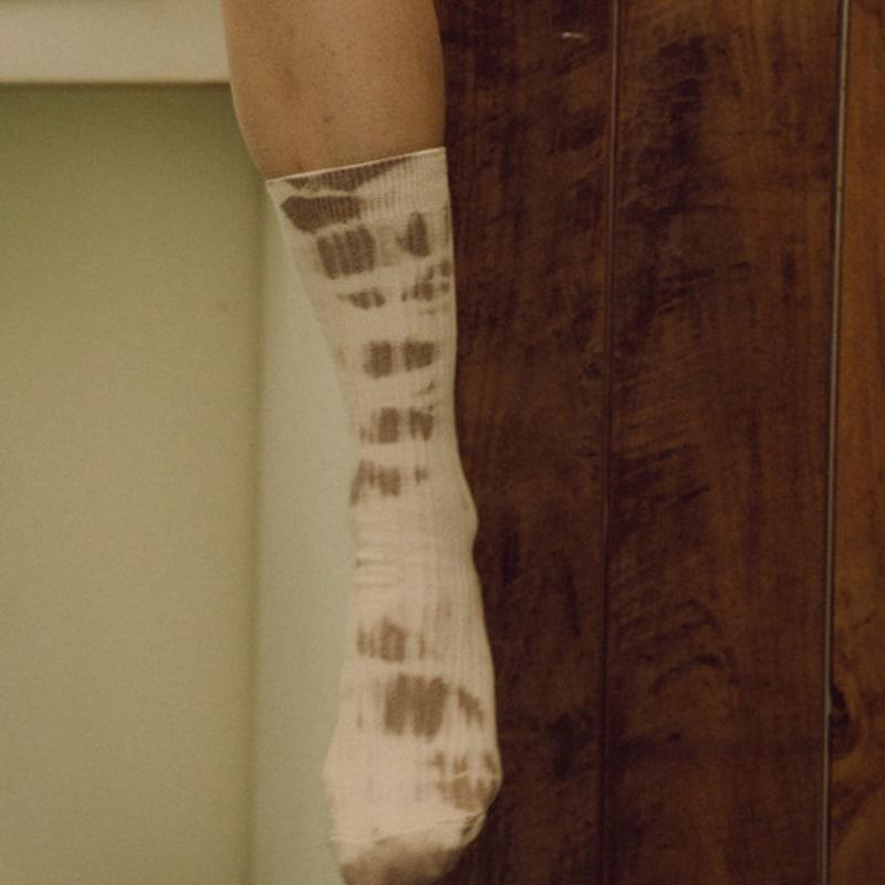 SOOPUI Plants tie-dye socks in brown