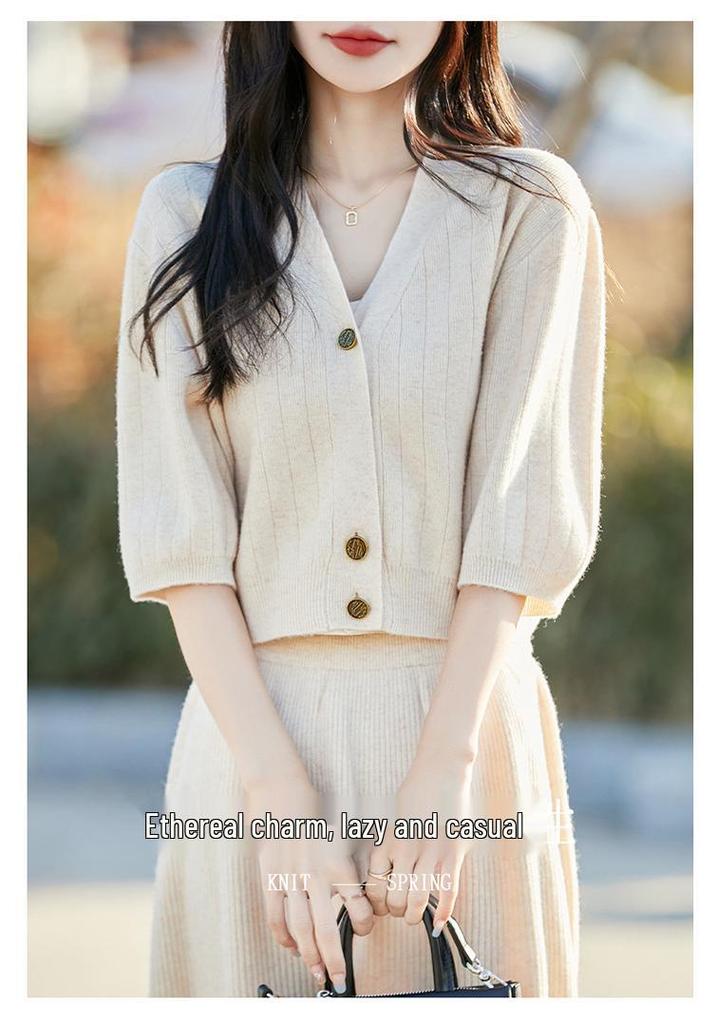 Spring & Autumn Wool Cardigan Set: Korean-Style Slimming Short Jacket with Knit Base Layer