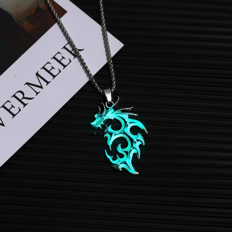 

New Trendy and Powerful Night Glow Flame Dragon Necklace - Unique Luminous Dragon Sweater Chain Accessory 60cm зелений/синій