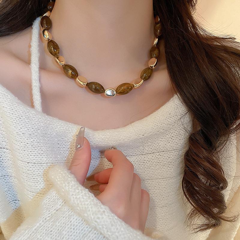 Melad Coffee Colored Tiger Eye Stone Bead Necklace, Niche Retro Collarbone Chain, Personalized and Fashionable Design Accessory