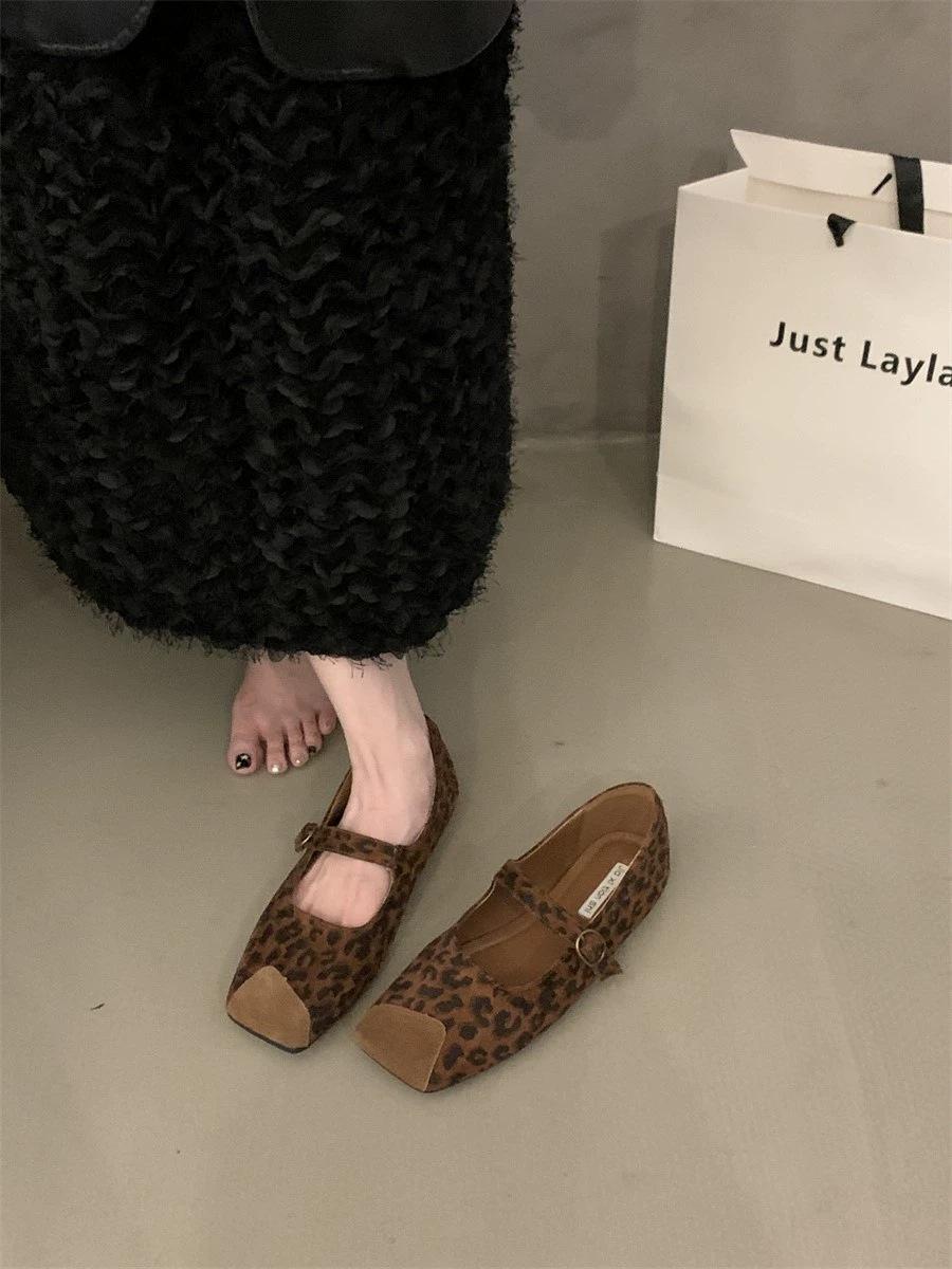 

Высококачественные пушистые туфли в зарубежном стиле для верхней женской одежды, новинка 2025 года на осень и зиму, французские ретро-темпераментные туфли Мэри Джейн на плоской подошве 40