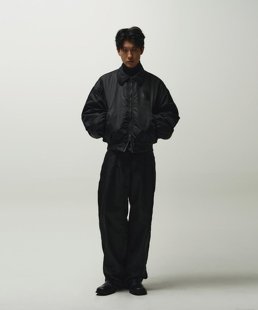 Die Anti-Plattform Gepolsterte Crop Fliegerjacke (Schwarz)
