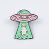 Creative Alien Cat Spaceship Brooch: Cute Outer Space Alloy Badge for Clothes and Bags.