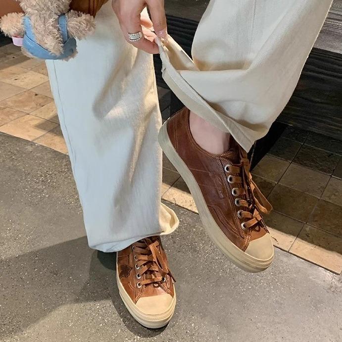 Retro lace-up star casual board shoes women's 2025 new leather soft waxy flat bottom versatile white shoes