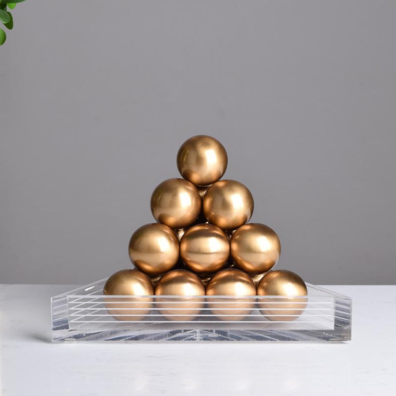 Metallhandwerk Goldkugel Dreieck Geometrisch Dreieckiger Turm Statue Kugelförmige Pyramide Dekorative Figuren Heimdekoration