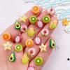 50 STK Resin Søt Mini Fargerik Avokado Kiwi Appelsin Mais Frukt Grønnsaker Neglekunst Flatback Rhinestone Scrapbook DIY Dekor Håndverk