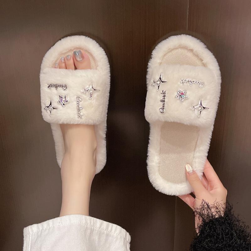 Fashion Wear Versatile Warm Winter Slippers with Metal Decoration Women Outer Velvet Cotton Winter Slippers with Velvet Slippers Women