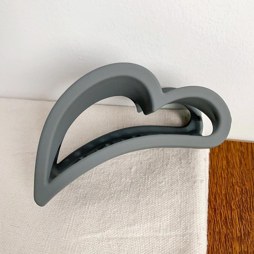 Frosted Love Heart Shaped Hair Claw Korean Fashion Women Girl Hairpins Hair Claw Barrettes Solid Color Headwear Hair Accessories