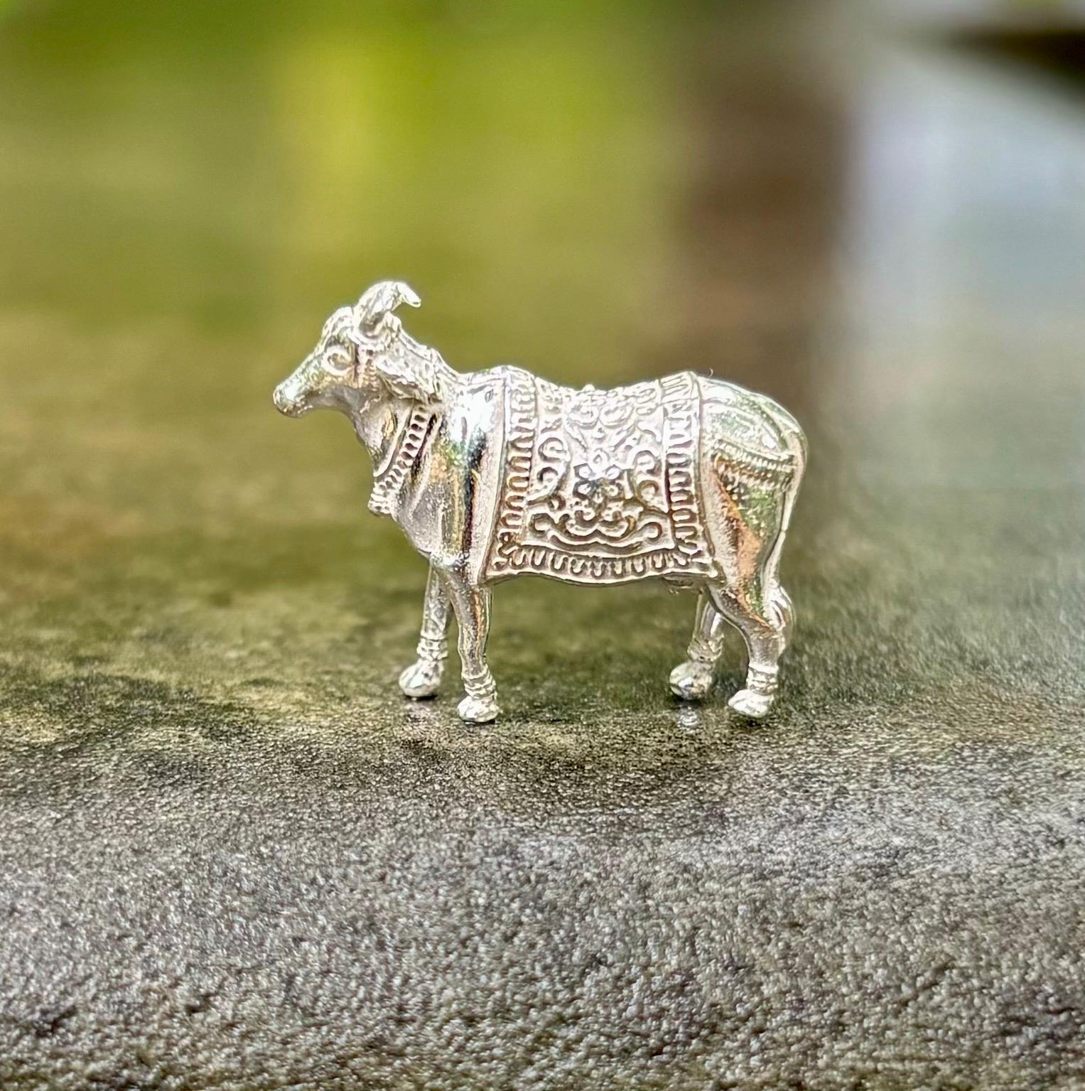 999 Pure Silver Hindu Religious Statue Sacred Kamdhenu Cow Feeding Calf 5 gram solid, Lord Krishnas Favourite Temple Pooja Hindu Religion One Size