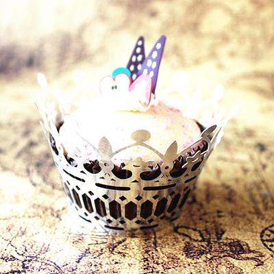 50 Stück Cupcake-Förmchen mit filigranen Kronenmotiven, Kuchenhalter, Hochzeit, Geburtstag, Gastgeschenk