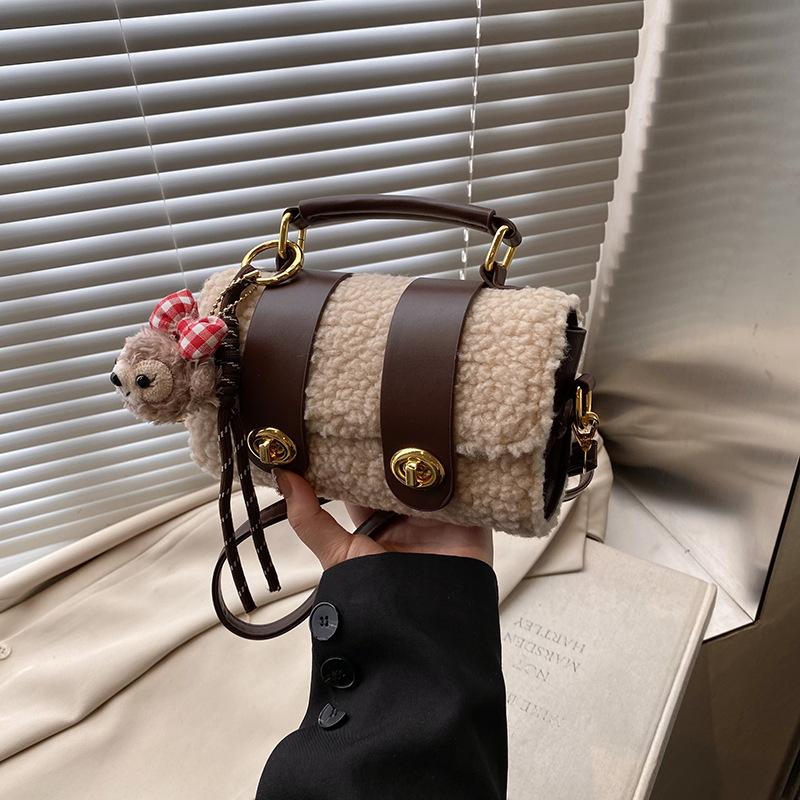 Winter Plush Hand Pillow Bag Women's New Versatile Messenger Bag Commuter Retro Shoulder Bag