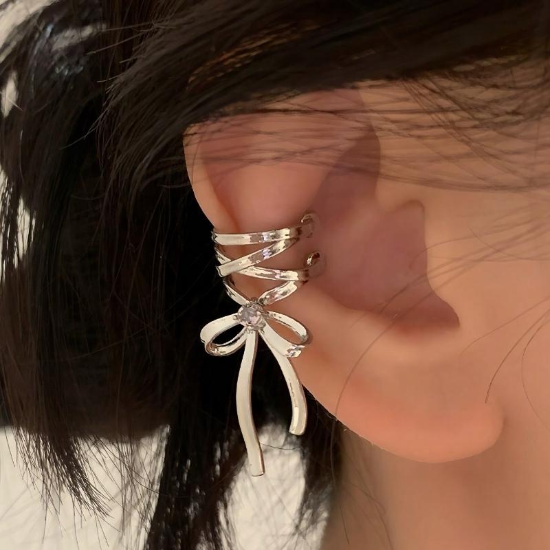 A Pair of Sweet Creative Bow Pink Diamond Earrings Suitable for Women To Wear on Daily Holidays and Banquets