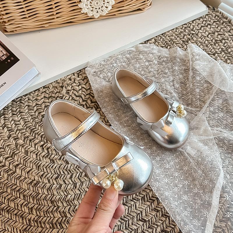 

[Kids Solid Bow Patent Leather Shoes Spring Summer Cute Twist Strap Dance Performance Shoes] size 23 серебряный