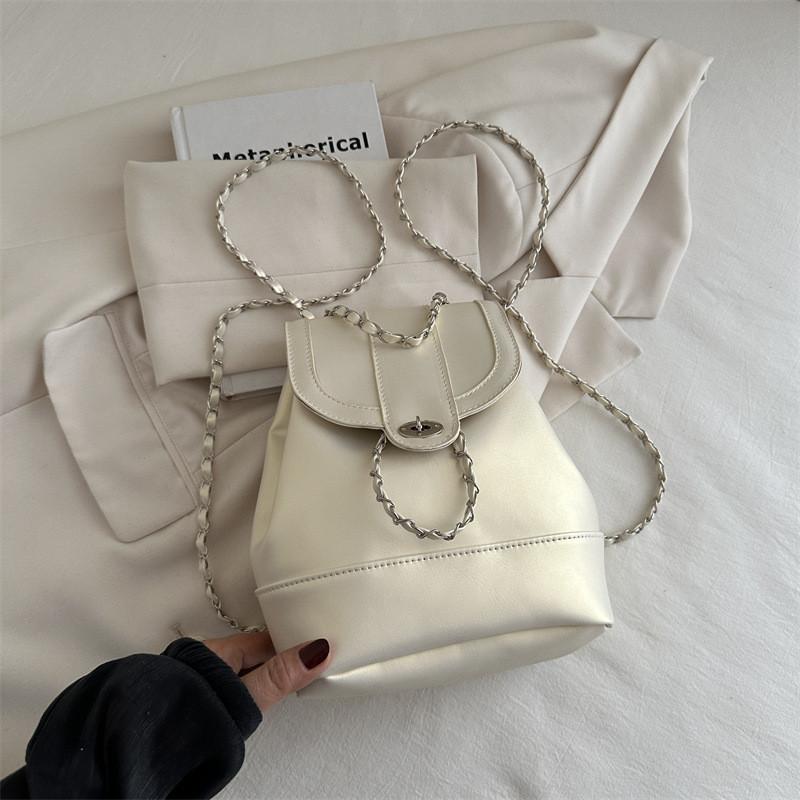 Chic Summer 2024 Fashionable Women's Shoulder Bag With Comfortable Chain Design