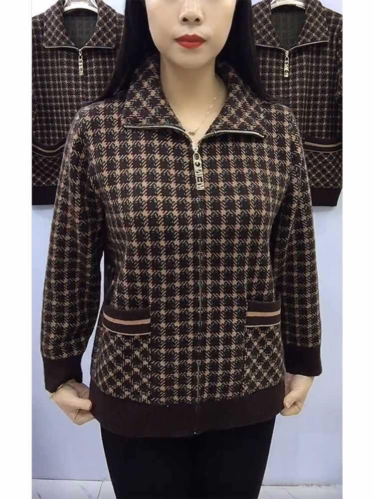 Plus-Size Women's Thick Velvet Jacket with Zipper for Autumn/Winter - Ideal for Middle-Aged and Elderly Moms