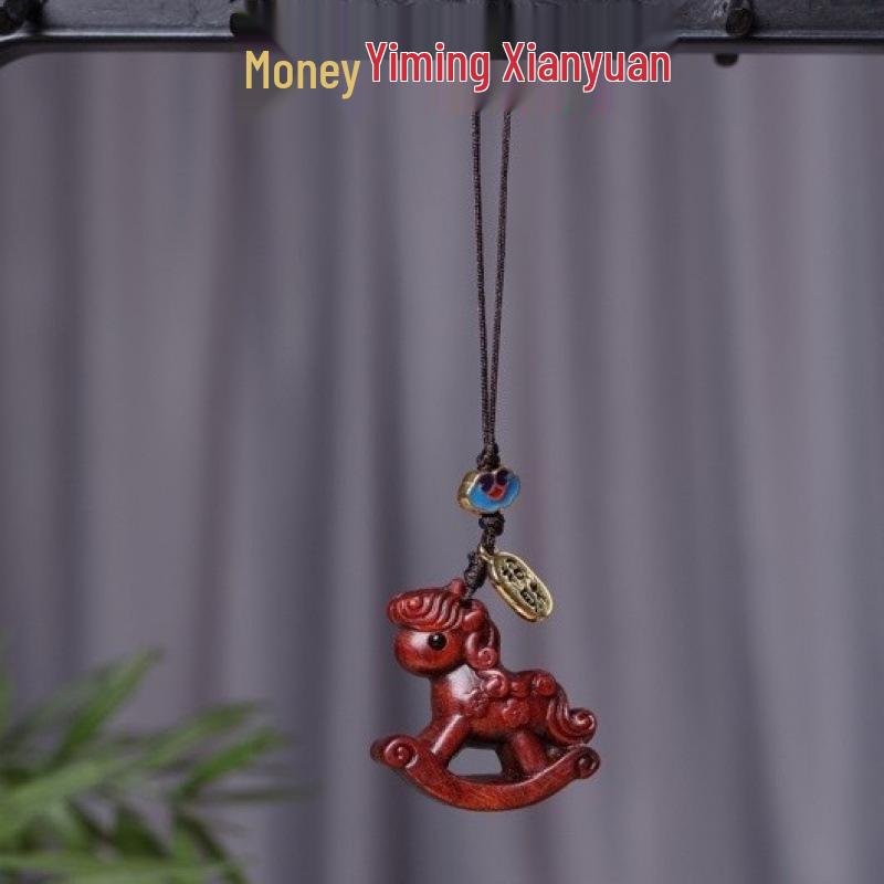 Деревянный брелок-качалка в виде лошадки из зеленого сандала, фиолетового сандала или черного дерева.