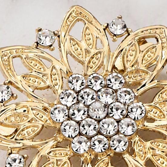 Elegant Alloy Lapel Pins Hollow Rhinestone Flower Brooch, Floral Decorative Pin, Vintage Style Brooch Clothing Jewelry for Wedding Party Prom