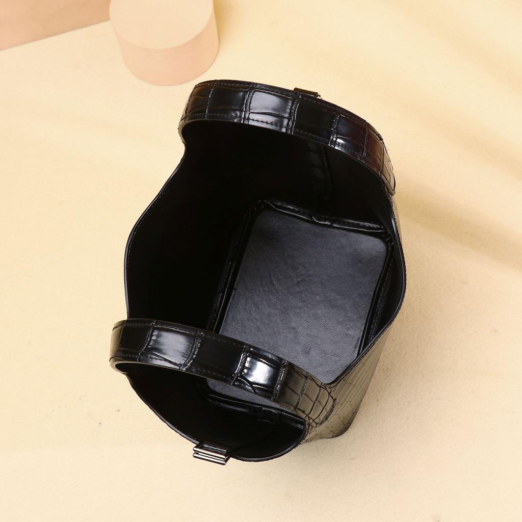 Exquisite and Super Popular Crocodile-patterned Bag for Women, Summer, High-end Style, Basket Bag, Versatile Crossbody Bag, Handbag