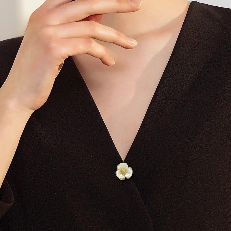Small Flower Brooch, Exquisite Shirt Collar Anti-glare Buckle, Fixed Clothes Pin