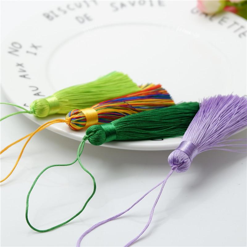 8 cm Kurzer Dicker Quaste Geschlossen Anti-Falten Vertikal Eis-Seide Kleine Quaste Hängendes Ohr Lesezeichen Kleidung Haarnadel Quaste Ohr