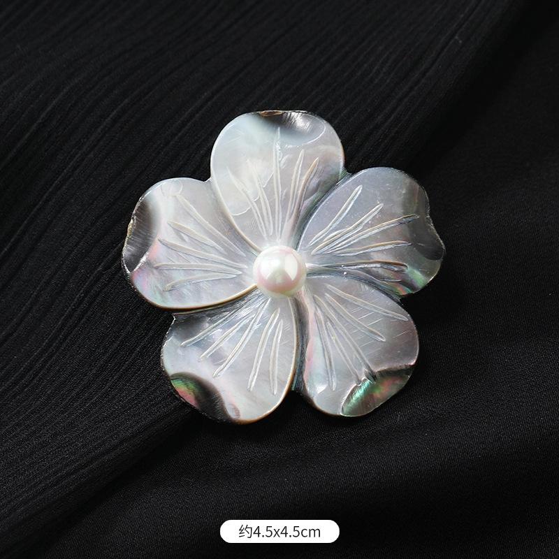 

Natural Fritillary Flower Butterfly Brooch Women s Niche Design High-end Shell Pin Temperament High-end Suit Accessories