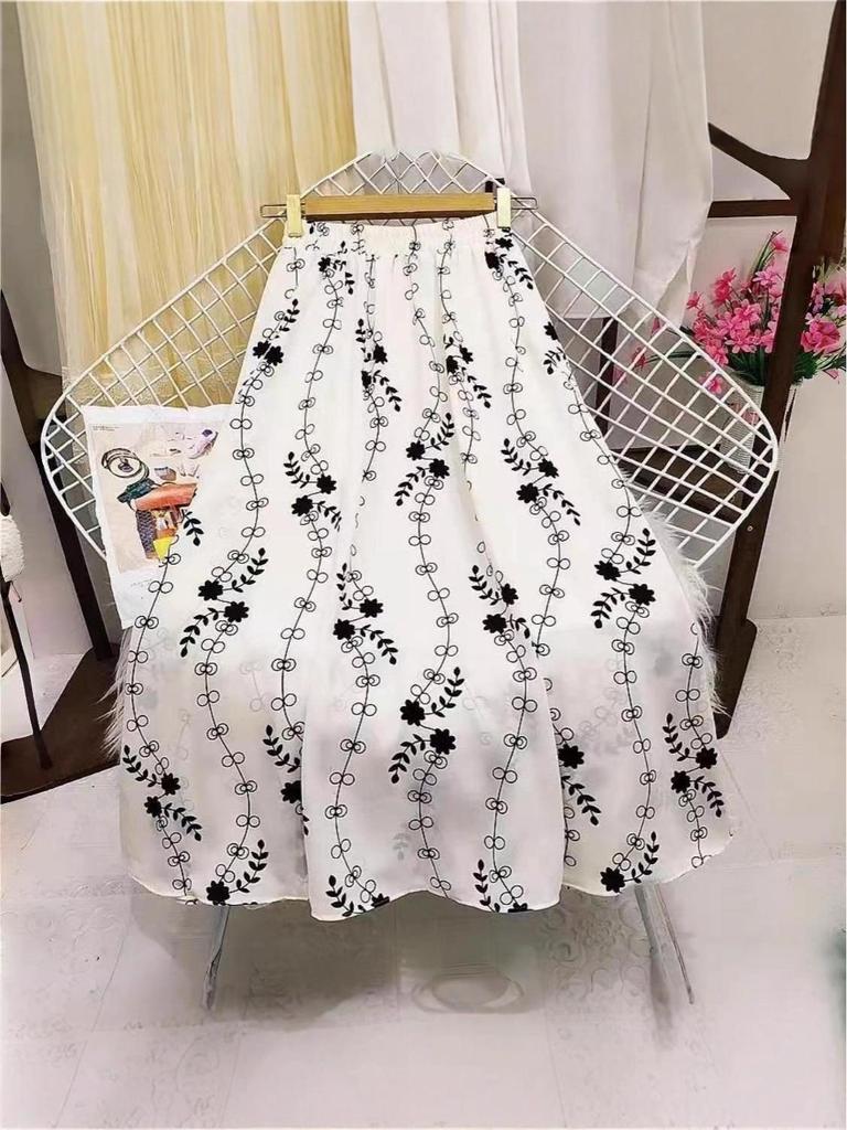 French Floral Plus Size A-line Skirt – Elastic Waist, Versatile, Drapey Forest Style for Spring/Autumn.