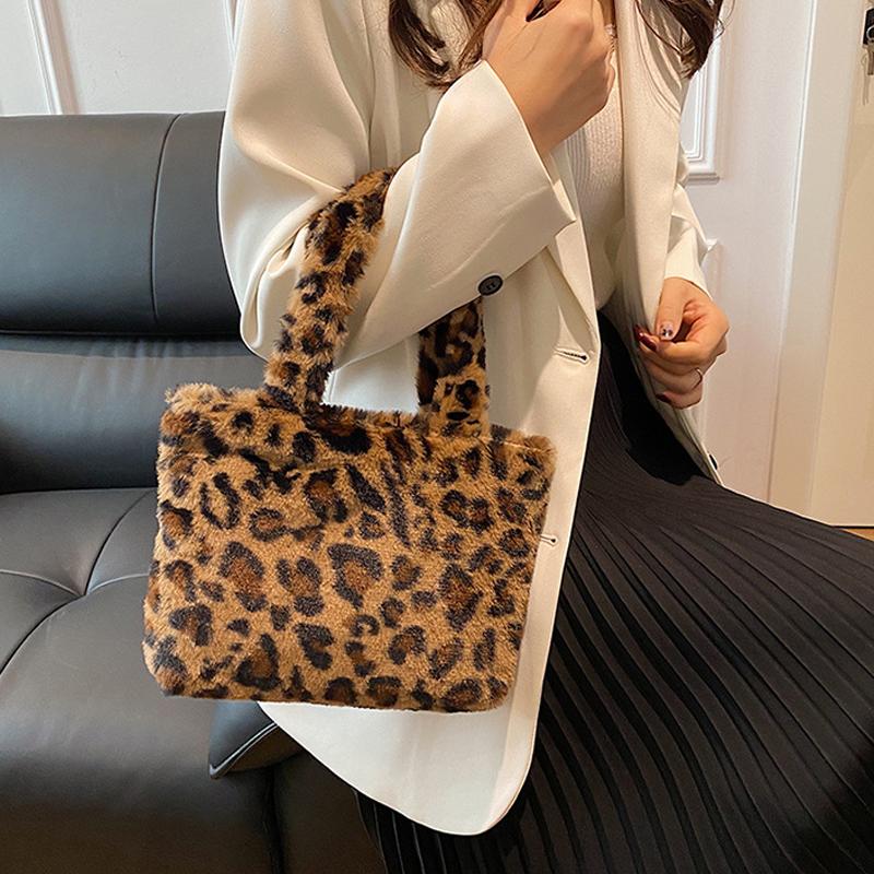 Yogodlns Geantă de mână de pluș cu imprimeu leopard, geantă tote moale și pufoasă, genți de umăr elegante pentru femei, uz zilnic, genți tote de pluș de iarnă