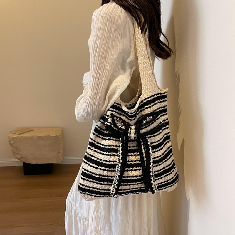 Nova Bolsa de Crochê Listrada com Laço Grande Capacidade Casual Bolsa de Ombro Tecida Multicolorida Bolsa de Tricô Feita à Mão