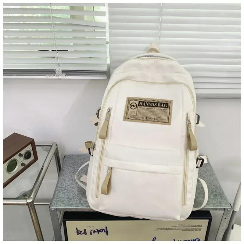 

Вместительная сумка для студента, элегантная и универсальная для студенток