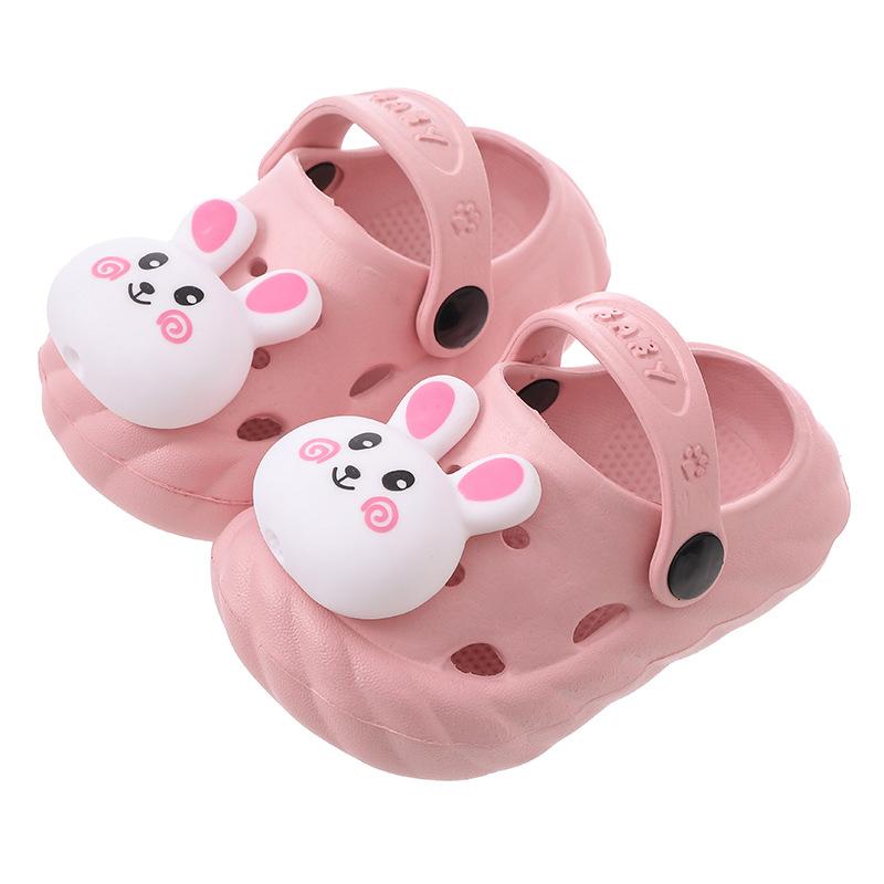 Kinder Sommer Cartoon Clogs für Jungen und Mädchen, geeignet für drinnen und draußen, mit einer weichen, rutschfesten Sohle und geschlossenem Zehenbereich