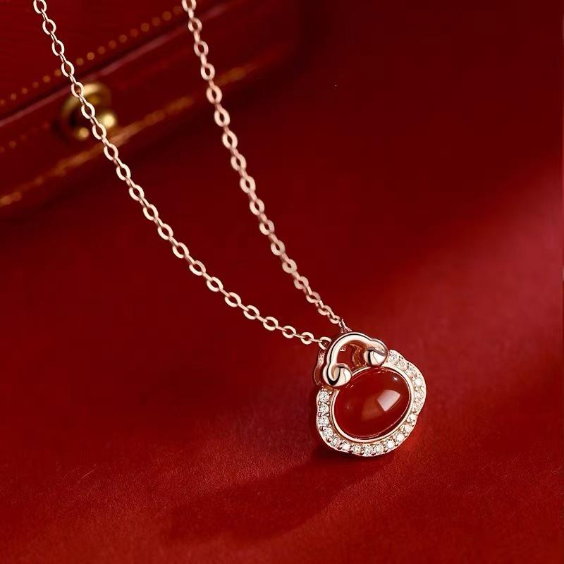 925 Gold-Plated Agate Fortune Lock Necklace for Women's Chinese New Year 2025, Year of the Snake, High-End Clavicle Chain.