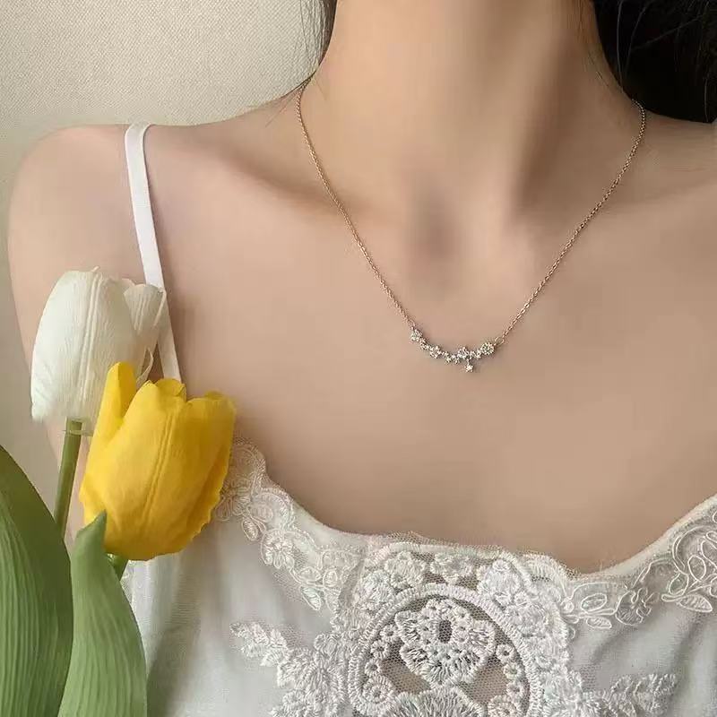 Niche design temperament butterfly fairy silver necklace collarbone chain foreign personality advanced feeling sweet and cool accessories chain