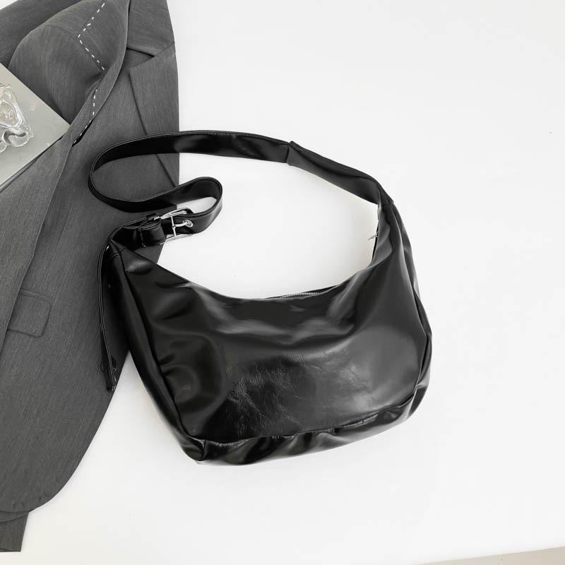 

2025 winter new niche retro shoulder bag large capacity Korean version printed messenger bag work dumpling bag чёрный