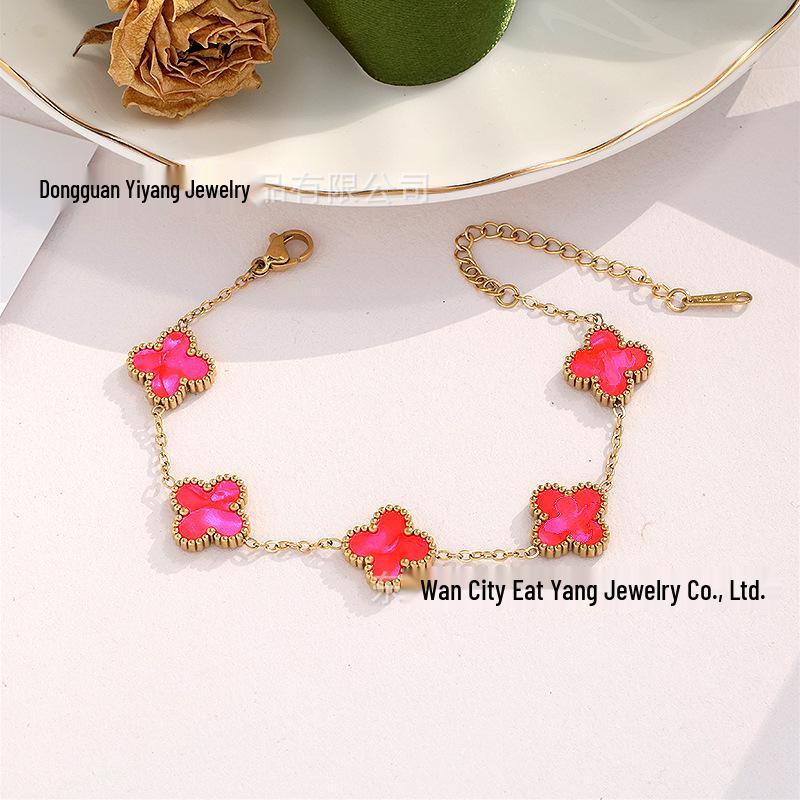 Náramek čtyřlístek, oboustranný šperk na ruku, titanová ocel tónovaná 18K zlatem, dlouhotrvající barva, všestranný šperk.