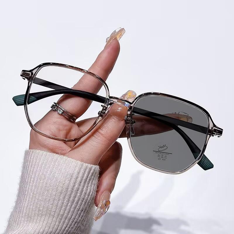 

New Intelligent Pochromic Reading Glasses Stylish Square Frame Far Sight Eyewear Men Women Fashion HD Lens Presbyopia 4.0