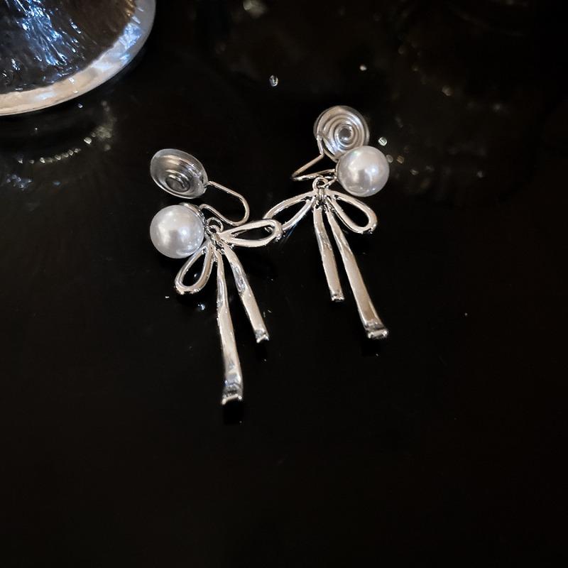 French bow, fringed pearl earrings, earclips for women without earholes, exquisite zircon temperament, high-end and versatile earrings.