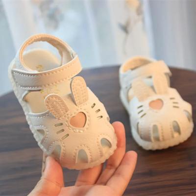 Buty do chodzenia dla dziewczynek Love Princess Damskie buty codzienne Słodkie buty dla dziewczynek z miękką podeszwą Lato Nowe sandały dla niemowląt Zapatos Bebe Niña