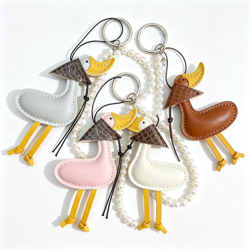 1Pcs Fashion Pu Leather Car Ornament Lucky Scarf Duck Charm Keychain With Pearl Diy Bag Pendant Cute Creative Duck Decoration