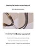Collana Laccetto Intrecciato Fatto a Mano con Ciondolo Dorato: Stile Unisex di Alta Gamma