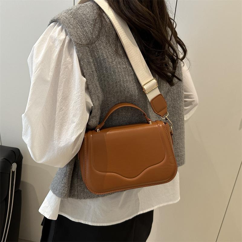 Fashi Versatile Women Pu Shoulder Bags Outing Portable Ladies Adjust Crossbody Bag Simple Solid Color Female Saddle Handbag