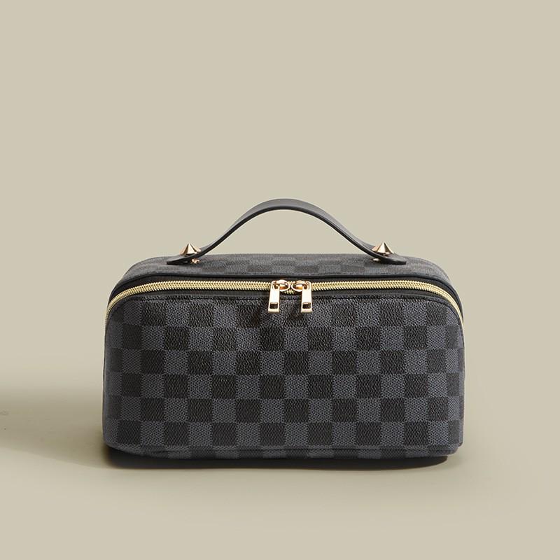 PU Große Monogramm Karomuster Make-up Tasche: Wasserdicht, Tragbar & Multifunktionales Aufbewahrungsfach für Toilettenartikel.