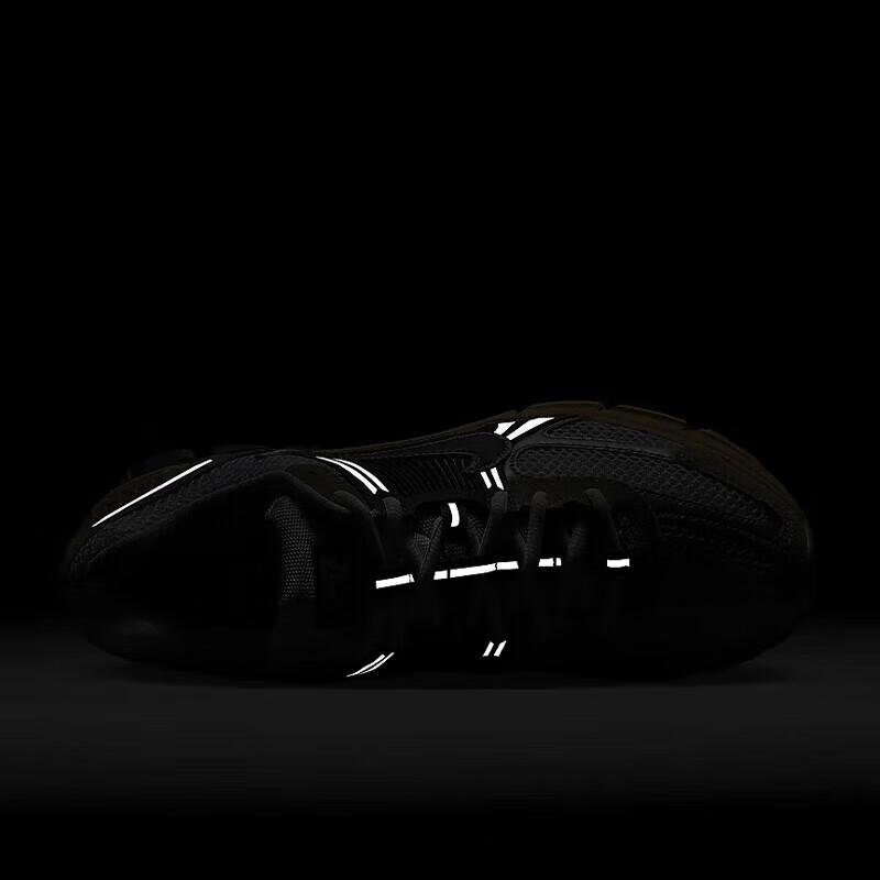 Nike Zoom Vomero 5 Men's Retro Cushioning Shoes