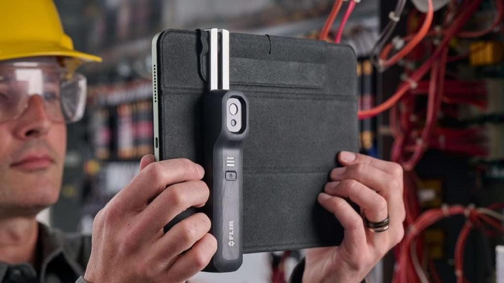 FLIR Wireless Thermography Camera for ONE EDGE Pro Smartphone/Tablet 11002-0201