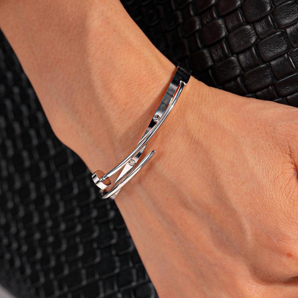 Elegant Stainless Steel Open Bangle: Simple Fashion Temperament Bracelet for Women