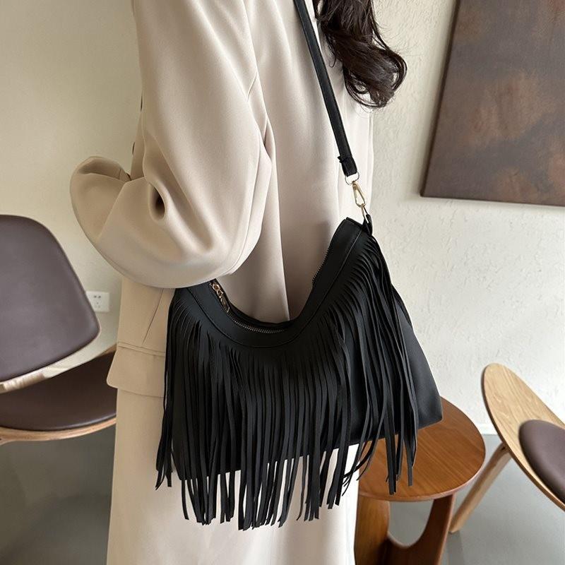 Borsa a Spalla Chic Retrò in Morbido Camoscio con alla Moda Design a Frange Perfetta per l'Autunno