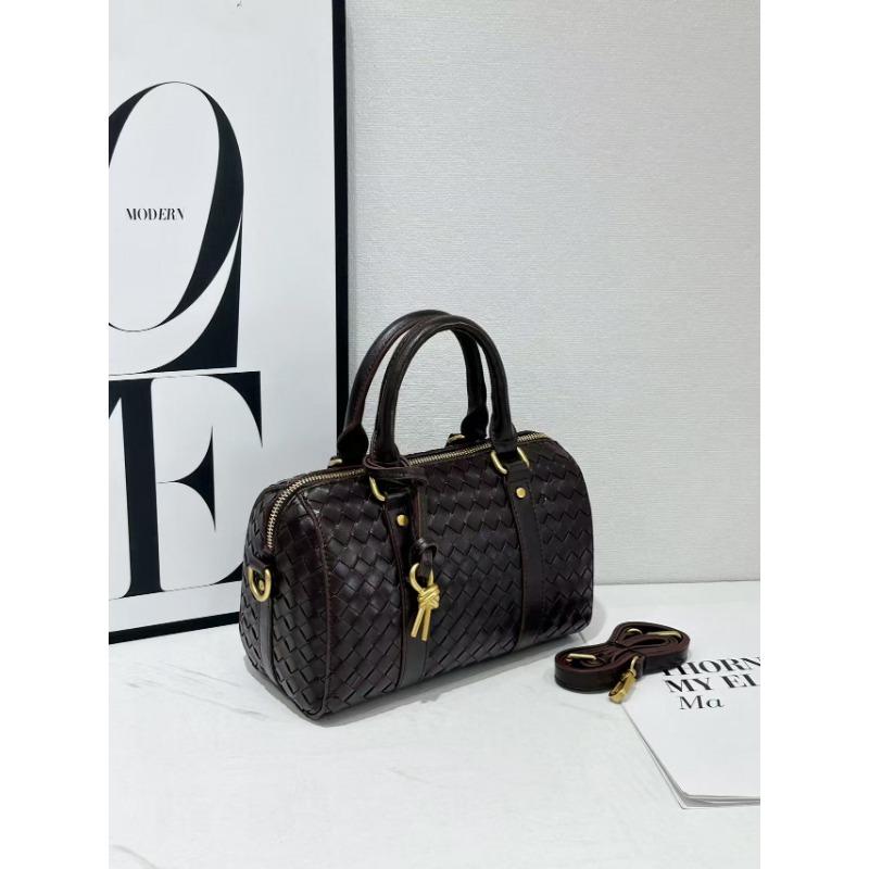 

Business commuting versatile rhombus cowhide woven portable messenger shoulder bag hand bag pillow bag Small: 21 * 12 * 15CM (ordinary without words) темно-коричневого